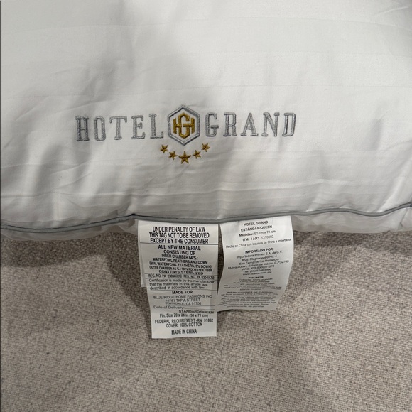Hotel Grand Luxury Down Feather Queen Pillow Set- NWOT - Picture 2 of 3
